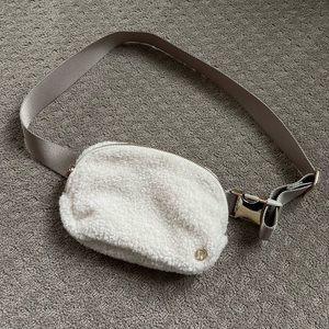 Lululemon Sherpa Belt Bag